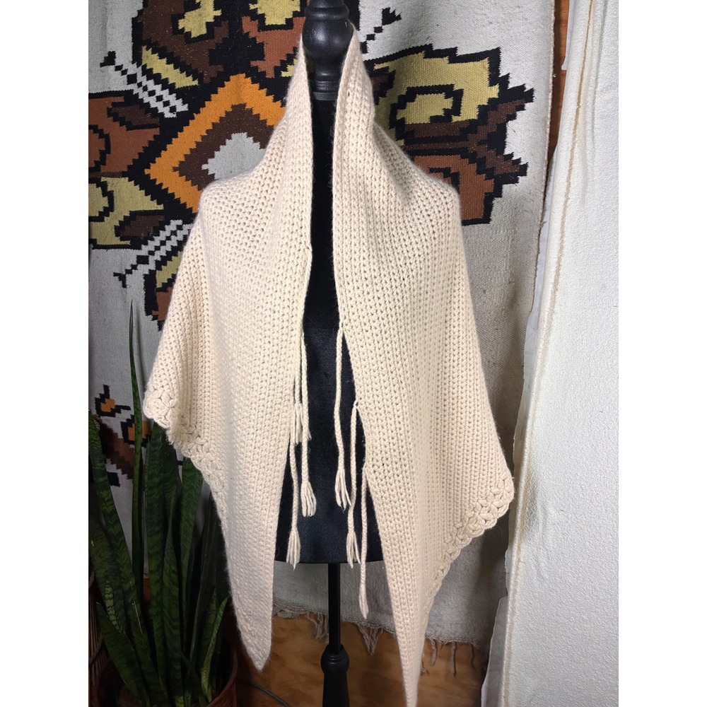 Unbranded Crochet Shawl Wrap Womens OS Cream Excellent Scalloped Tassel Boho